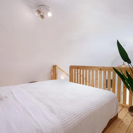 Red Harmony Stone House Akrotírion