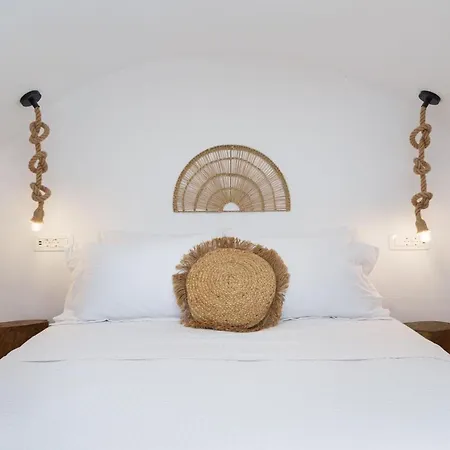 Red Harmony Stone House Akrotírion