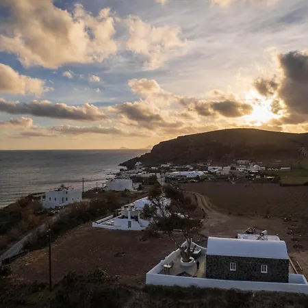 Red Harmony Stone House * Akrotírion