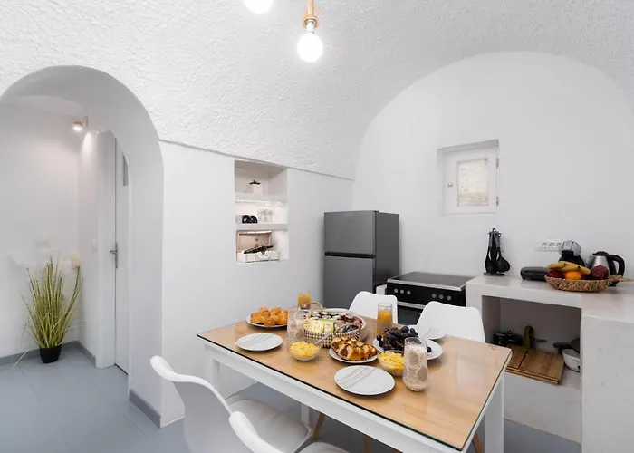 Red Harmony Stone House Akrotírion