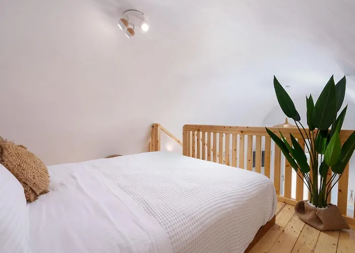 Red Harmony Stone House Akrotírion