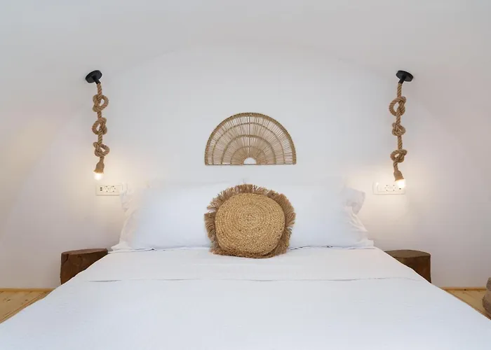 Red Harmony Stone House Akrotírion