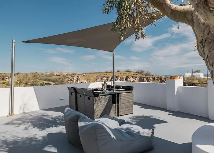 Red Harmony Stone House * Akrotírion