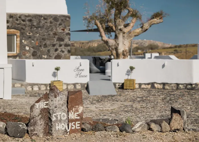 Red Harmony Stone House * Akrotírion