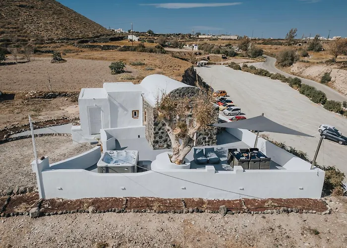 Red Harmony Stone House Akrotírion