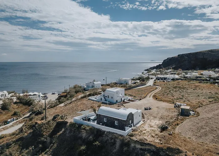 Red Harmony Stone House * Akrotírion