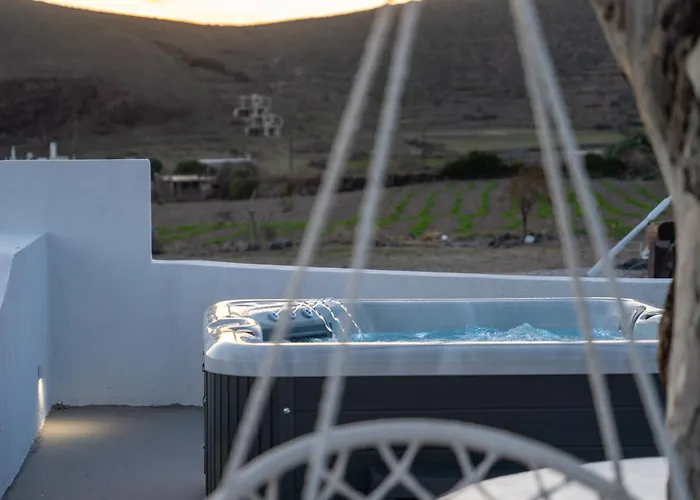 Red Harmony Stone House Ferienhaus Akrotírion