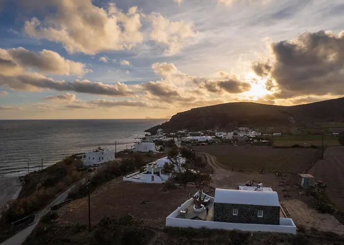 Red Harmony Stone House * Akrotírion