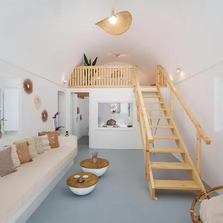 Red Harmony Stone House * Akrotírion