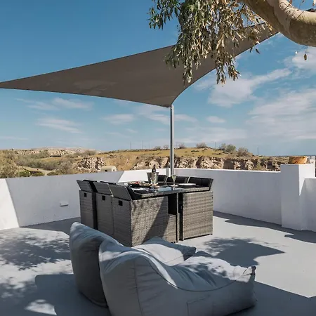 Red Harmony Stone House * Akrotírion