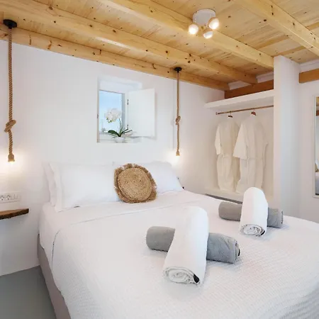 Red Harmony Stone House * Akrotírion